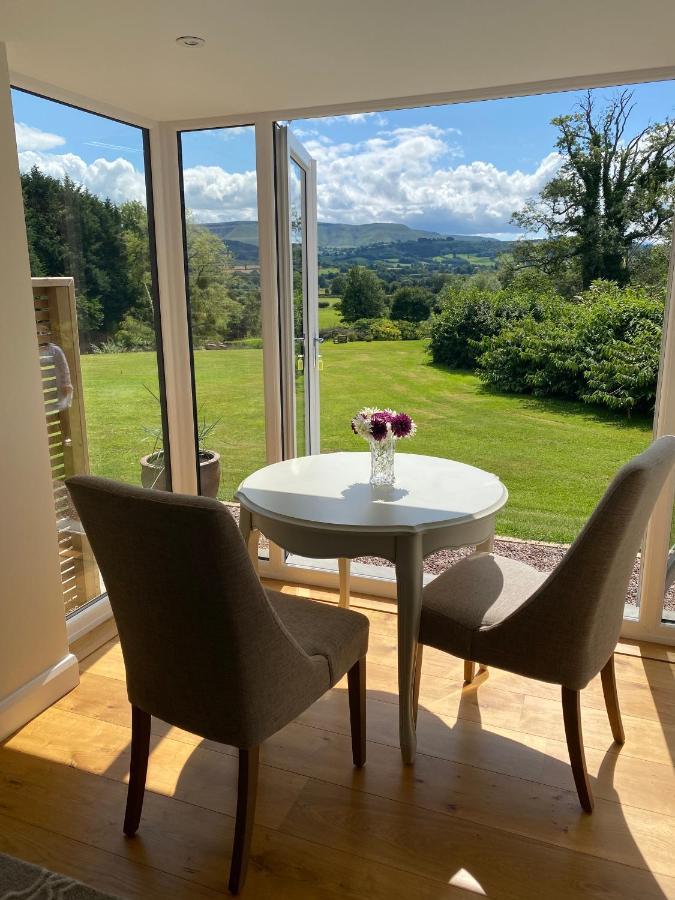 Glasbury Cwmbach Lodge Luxury B&B מראה חיצוני תמונה
